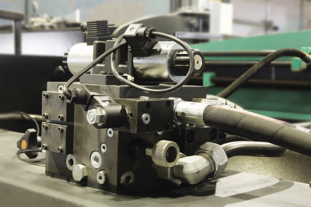 Cisaille guillotine hydraulique CN serie HBX HM Machinery groupe hydraulique Heorbieger