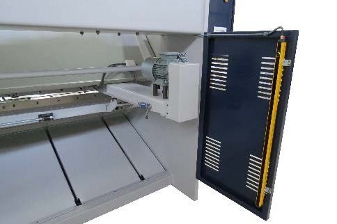 Cisaille guillotine hydraulique UZMA barrieres immaterielle de securite arriere