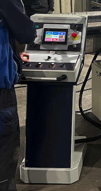 Commande numérique cintreuse a galets UPB 100 UZMA