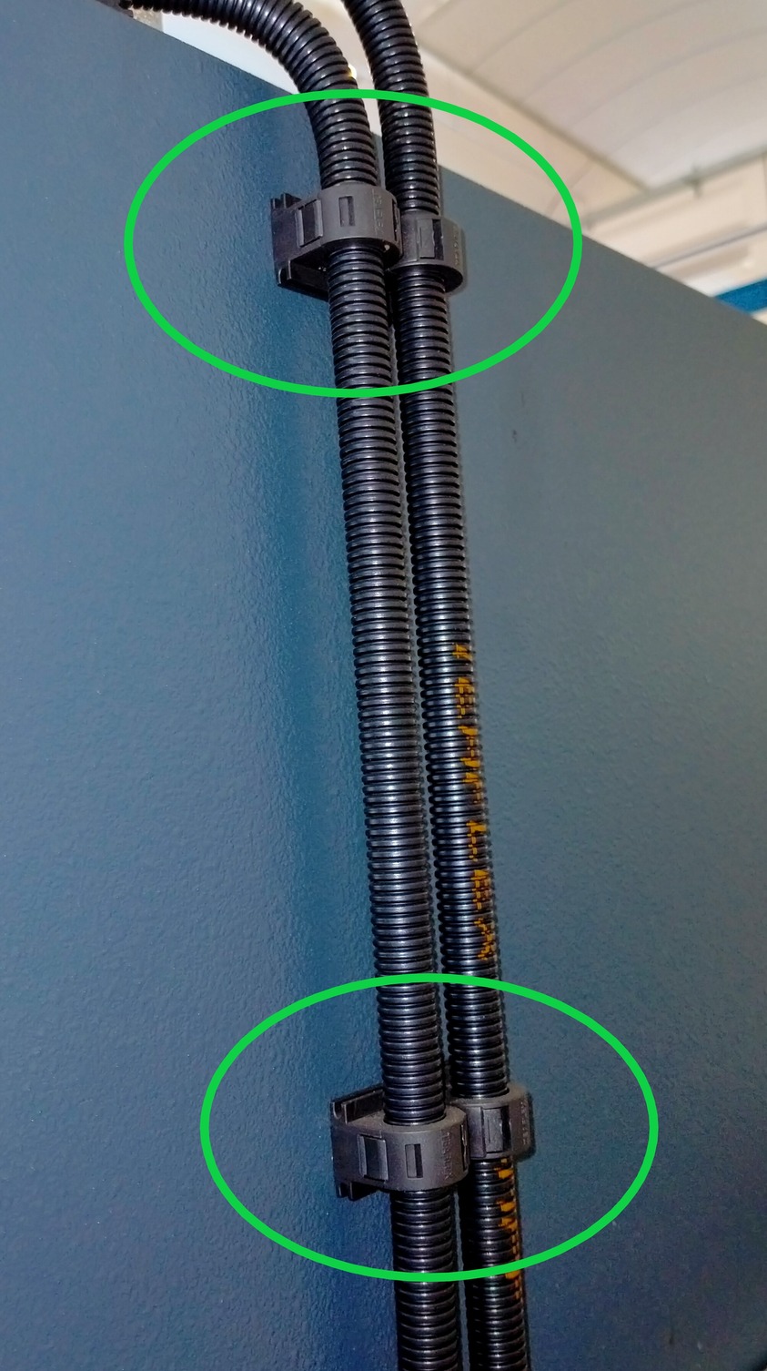 Ancrage des cables electriques presse hydraulique Xlenz 