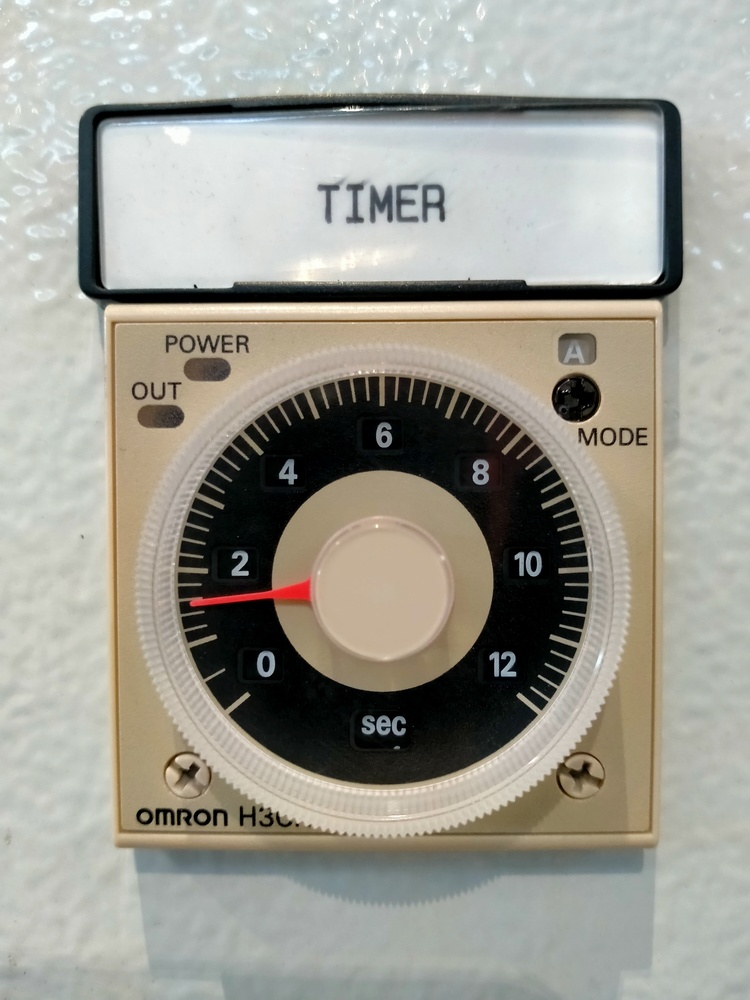 Chronometre Presse datelier hydraulique a arcade XLenz