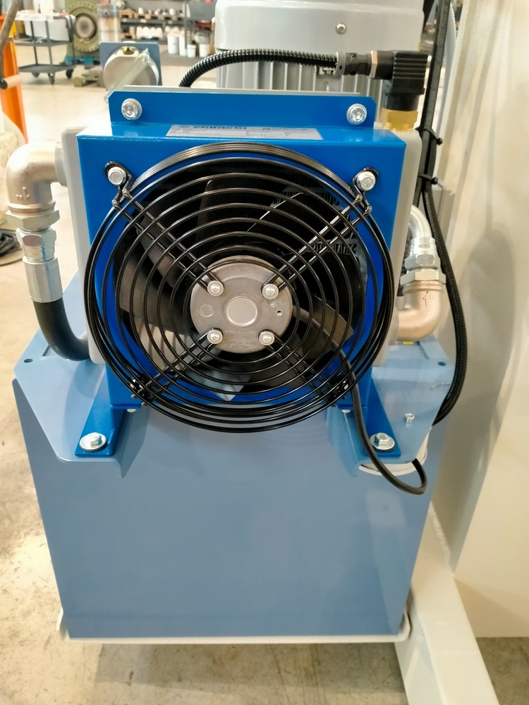 Echangeur thermique air huile Presse datelier hydraulique a arcade XLenz
